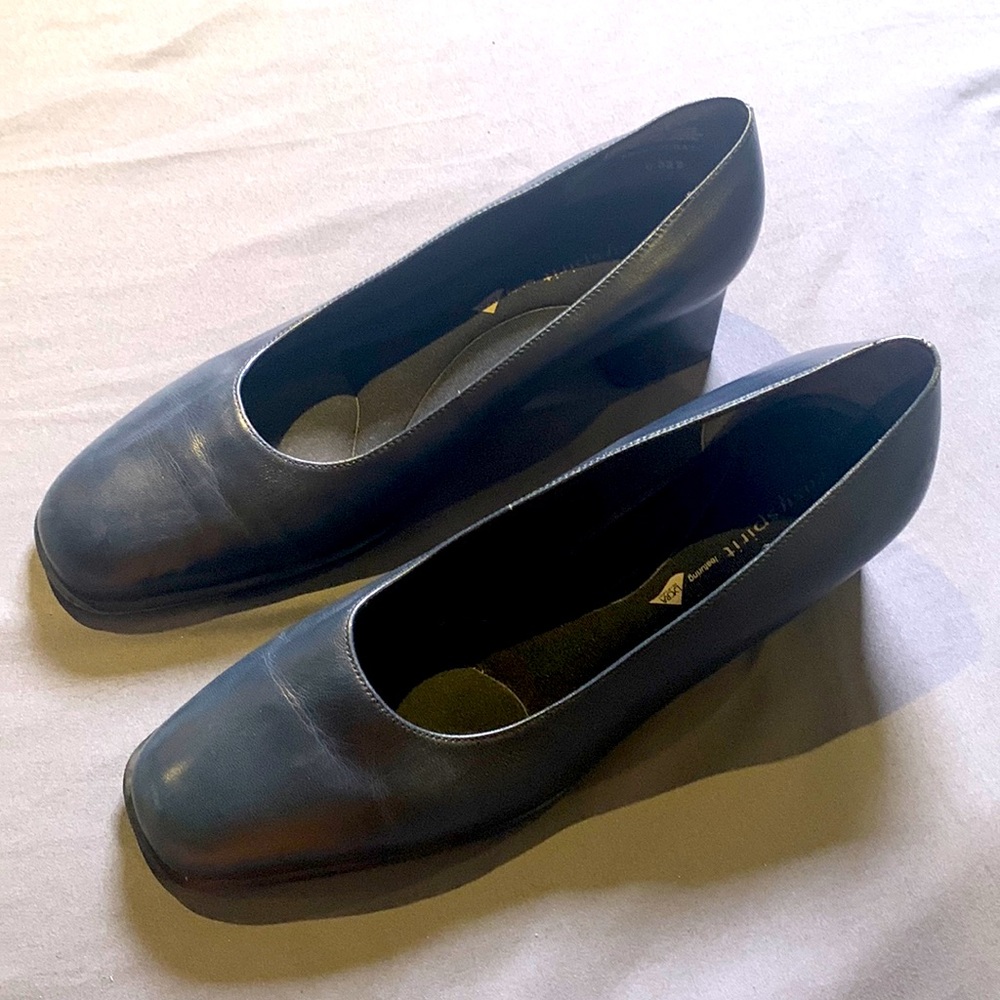 Easy Spirit size 9 1/2 black shoes. Heels are 1.75 inches in height